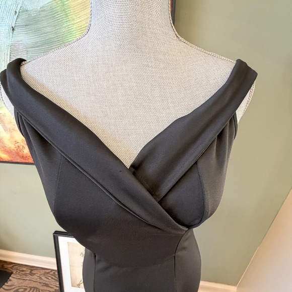 Elegant off shoulder black formal dress black tie event dress - Picture 5 of 6